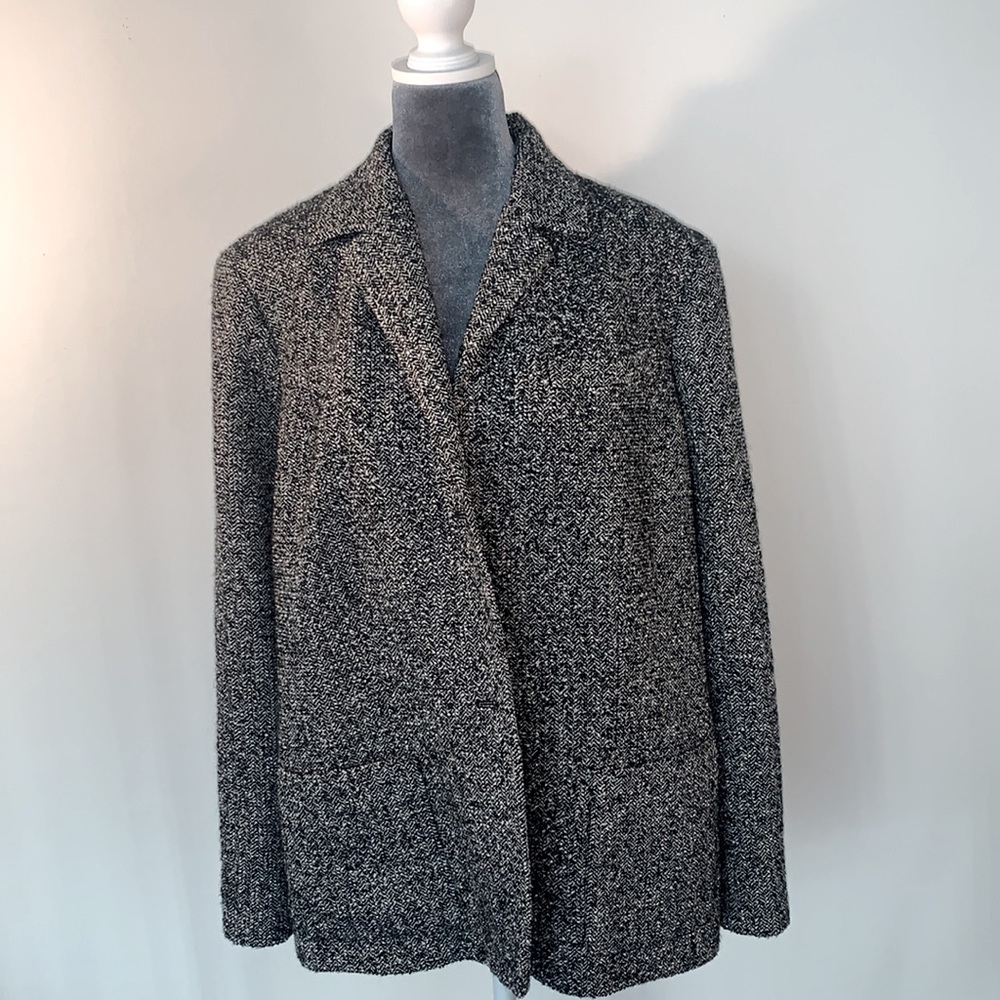 Liz Claiborne Collection black and white size 16 mid weight jacket.
